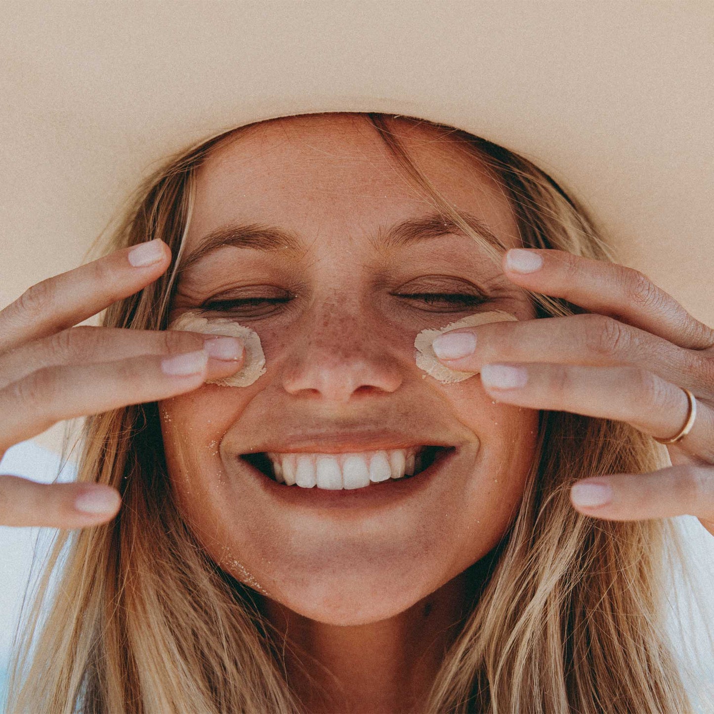 【日差しを強力ブロック！】ジンク配合-SPF50+ クリームファンデタイプ 日焼け止め（2色）